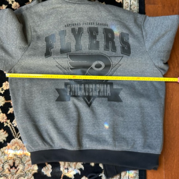 Men’s Philadelphia Flyers reversible heavy weight fleece hoodie. Gray/Black - Picture 9 of 10